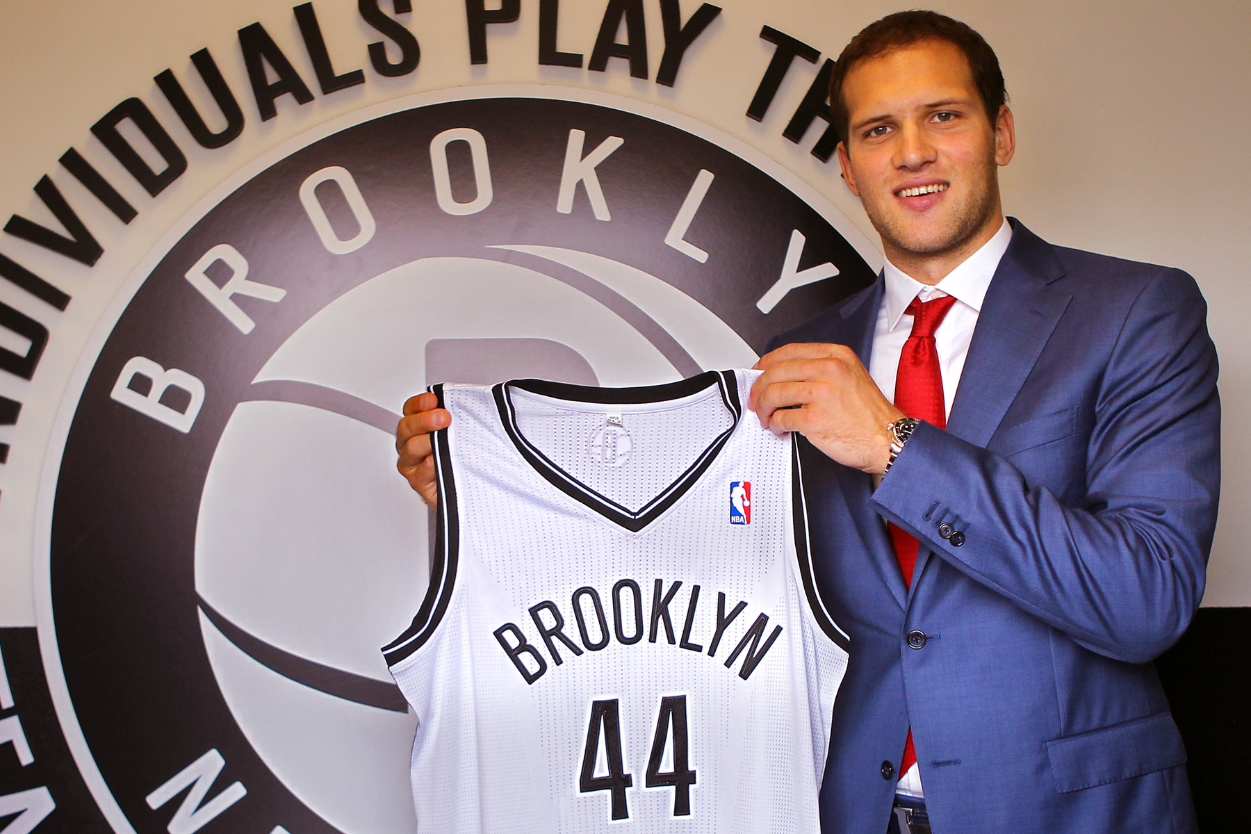 Trade Deadline: Bogdanovic a Wizards; Ilyasova a Hawks por Splitter