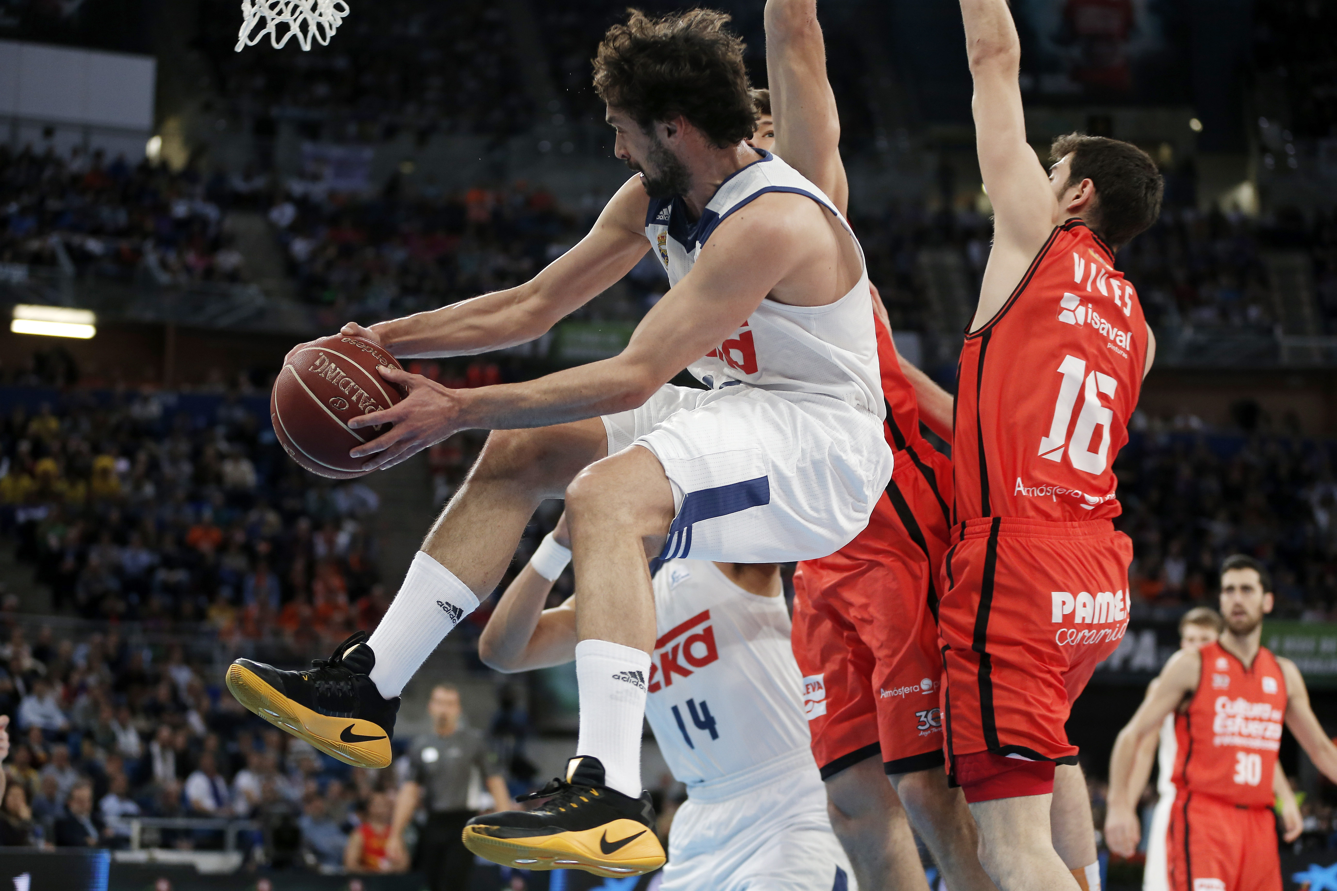 Sergi Llull agranda su leyenda y el Real Madrid se alza con la Copa del Rey