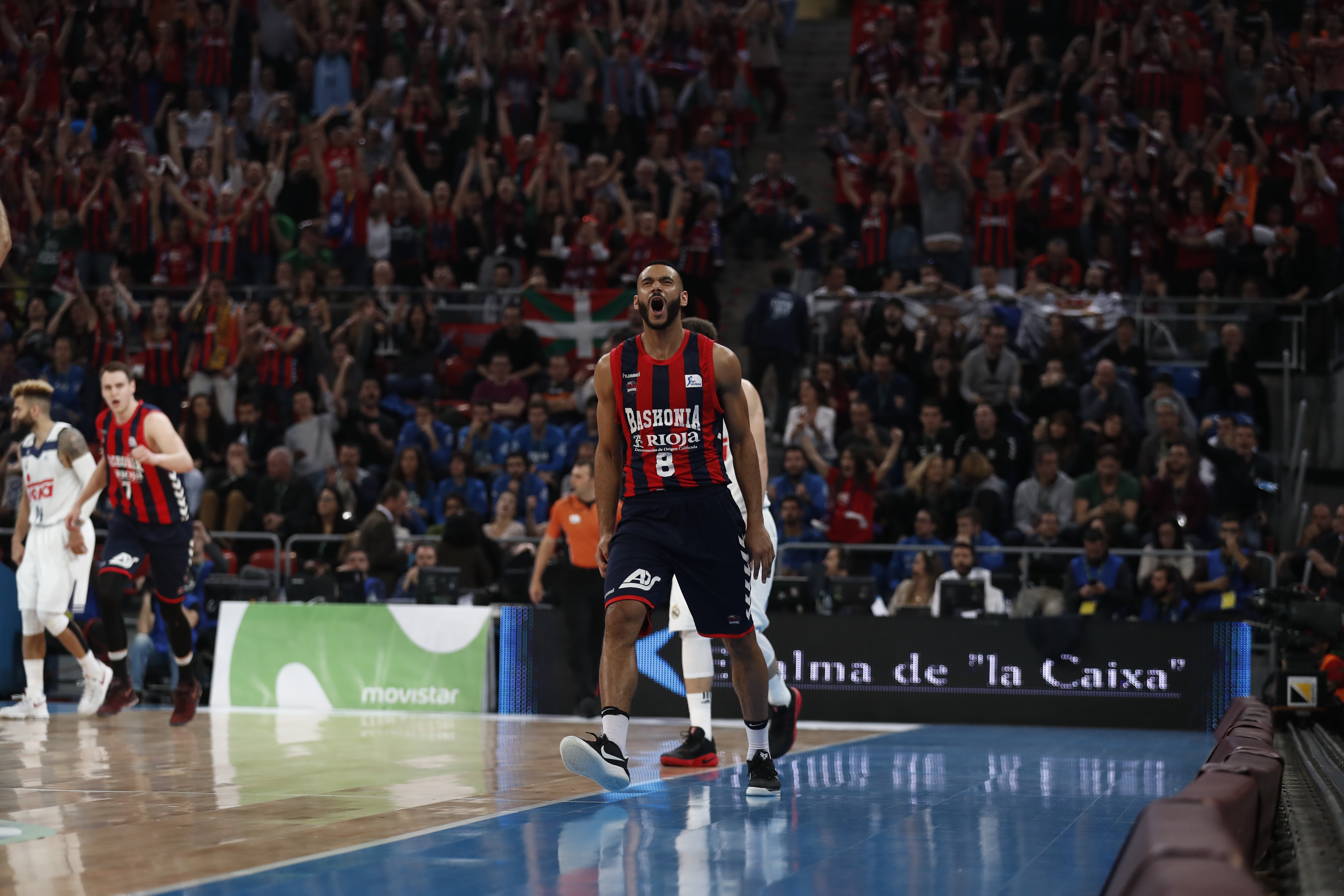 Baskonia iguala el tanteo por Hanga y el futuro del húngaro sigue en el aire