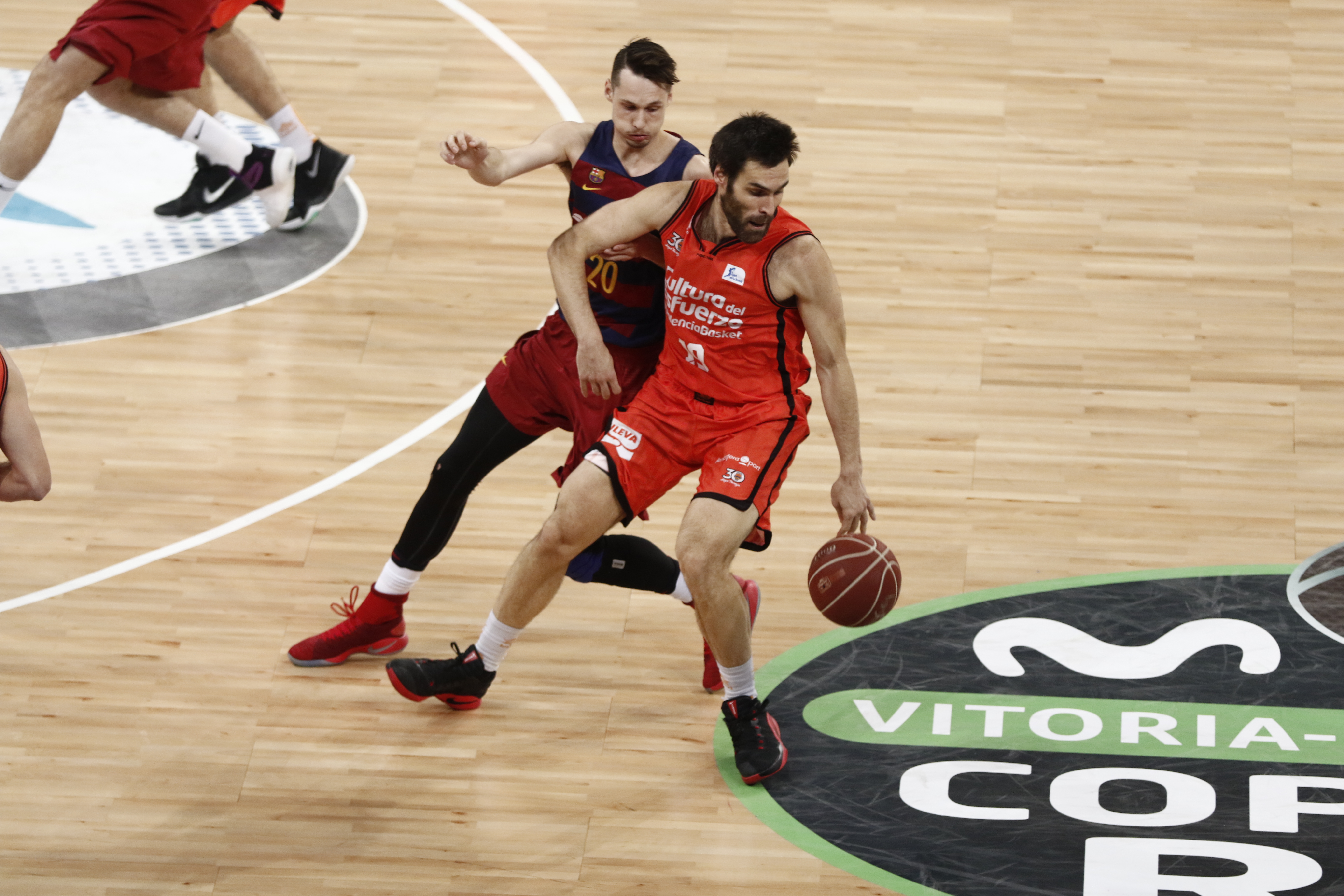 San Emeterio anula el partidazo de Tomic y Valencia Basket jugará la final