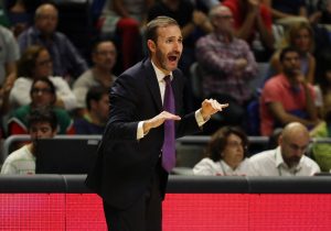 Toque de Sito Alonso a Rakim Sanders: “No estoy contento con su rendimiento”