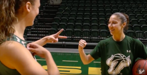 Ari Pujol y Laia Flores se retan al juego del B-U-R-R-O ¿Quién ganará? (VIDEO)