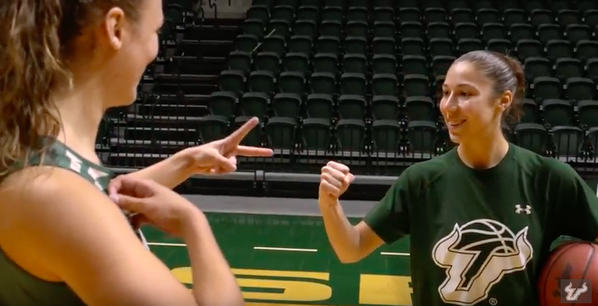 Ari Pujol y Laia Flores se retan al juego del B-U-R-R-O ¿Quién ganará? (VIDEO)