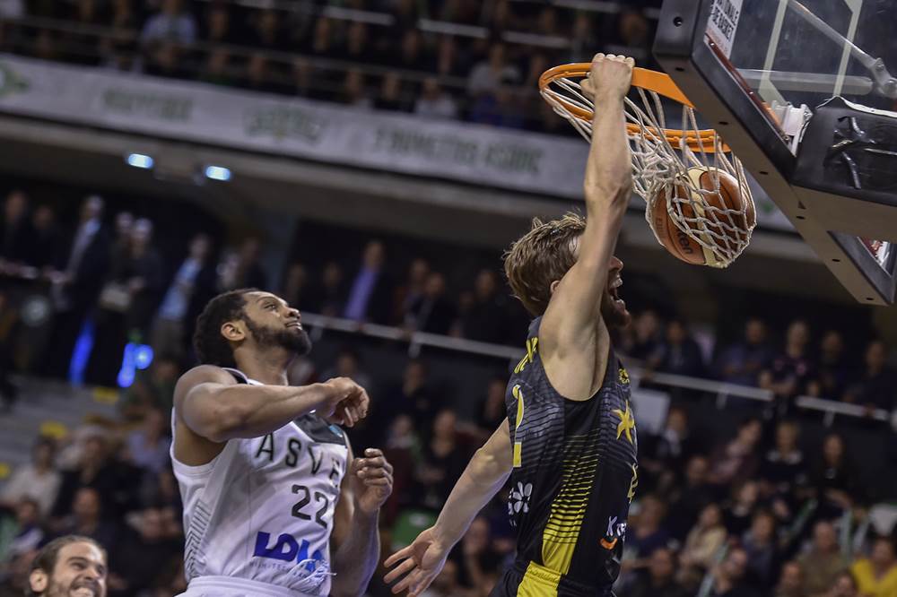 Iberostar Tenerife se trae un empate en la ida de cuartos ante Asvel Villeurbanne (62-62)