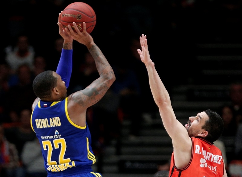 Khimki fuerza el tercero tras vencer por 98-74 a Valencia Basket