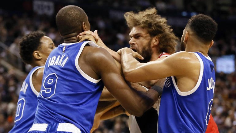 Serge Ibaka y Robin López sancionados con un partido