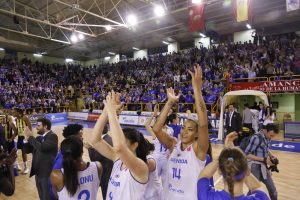 Würzburg lleva en volandas a un Perfumerías Avenida que fuerza el tercero (76-66)