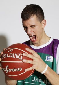 Unicaja no falla ante un Carpena entregado y jugará la final de la Eurocup