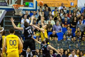 Iberostar Tenerife arrasa a Paok Salónica y alcanza los cuartos en la BCL (80-54)