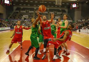 Sammic y Cambados, infalibles. Finales apretados, remontadas y emoción