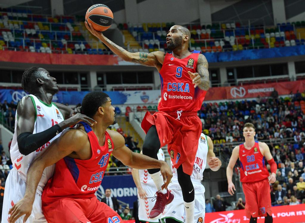 CSKA se lleva el primero a pesar del último cuarto de Larkin (98-90)