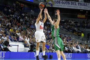 Sergio Llull (23) rescata al Real Madrid de la telaraña de Blatt; 1-0 para los blancos