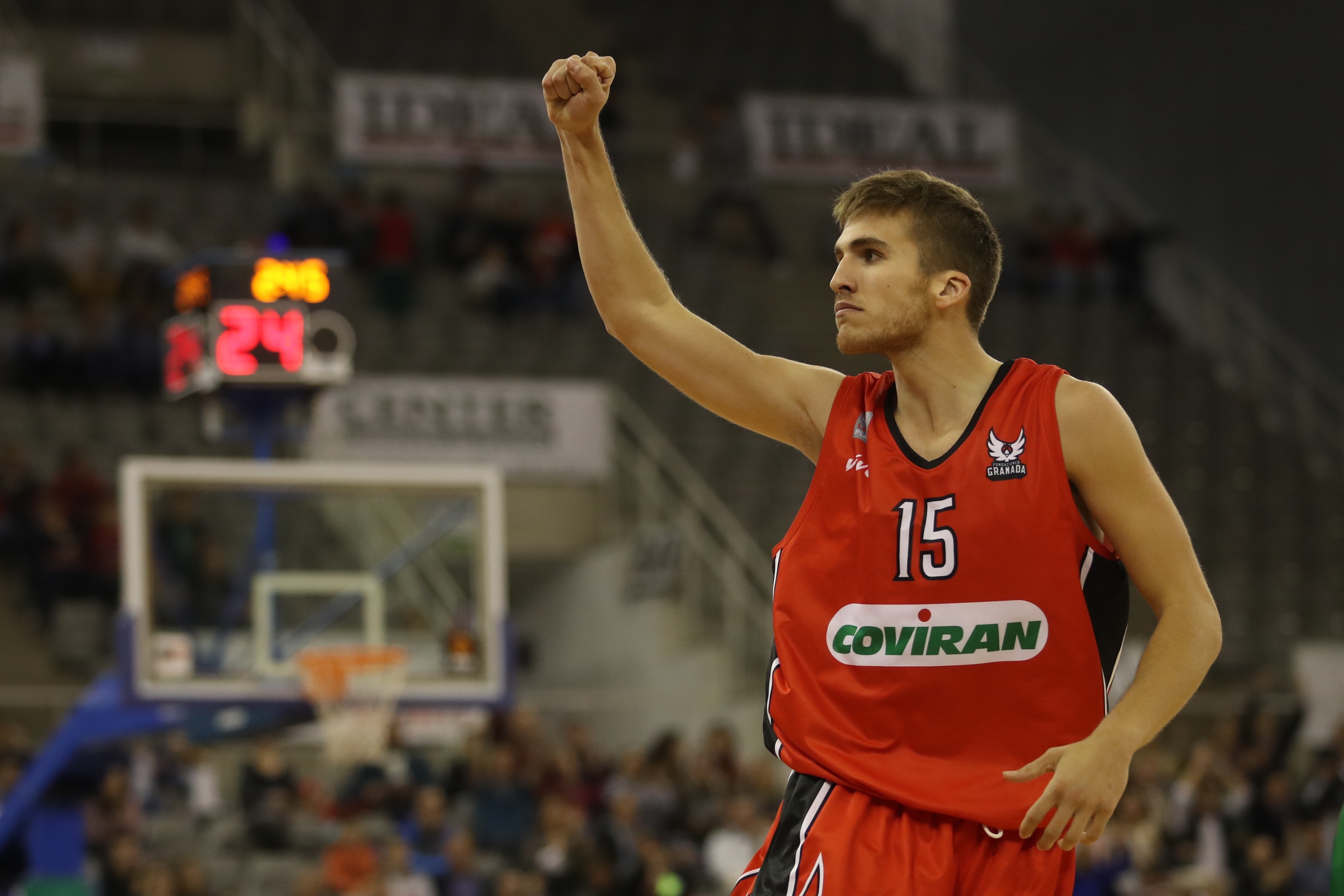 Morón recupera el factor cancha. Bowie lidera a un sólido Granada