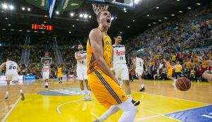 El Betis cambia piezas: llega Pasecniks… ¿sale Todorovic?