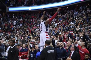 John Wall sentencia y lleva la serie al séptimo partido