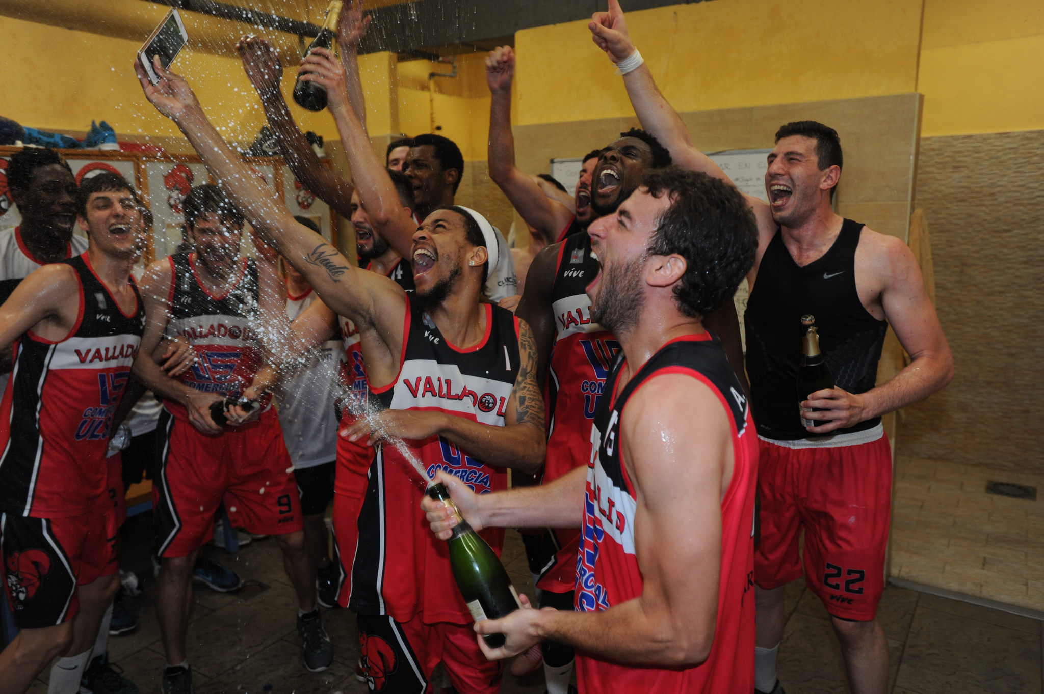 Euforia en Pisuerga: El CBC Valladolid es equipo de LEB Oro tras vencer a Zornotza