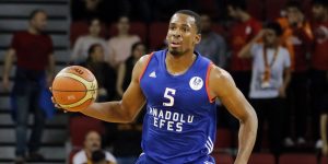 Zoco europeo: Derrick Brown, Marcus Landry y Beto Gomes renuevan
