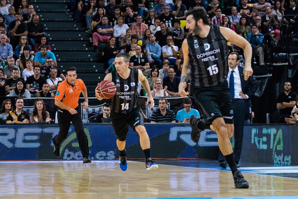 Javi Salgado y Álex Mumbrú seguirán vistiendo el Negro una temporada más
