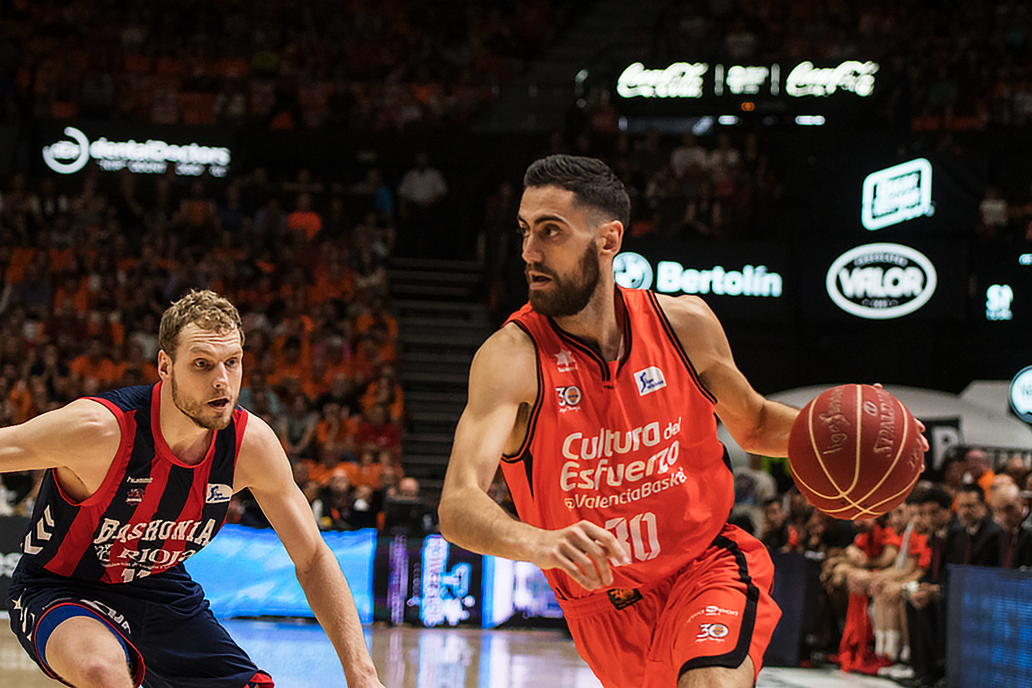 El Real Madrid piensa en Joan Sastre… y el Valencia en Jaka Blazic