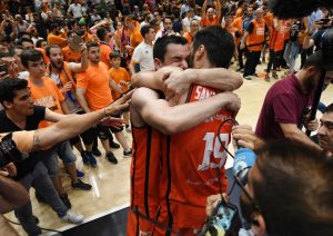 Valencia renueva a Martínez, San Emeterio y Vives
