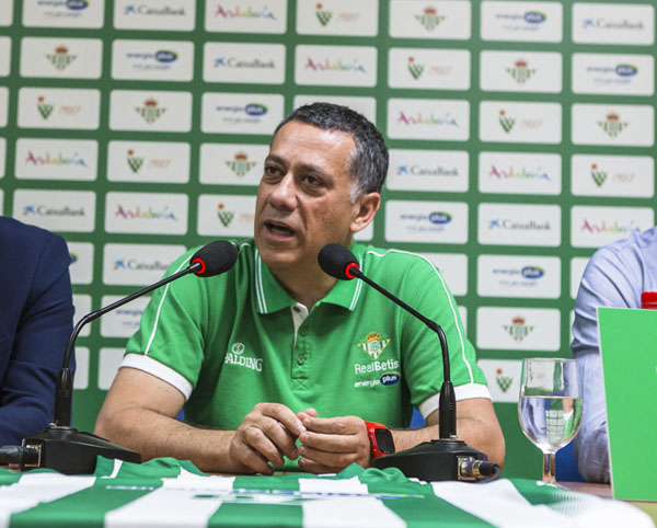 Alejandro Martínez renueva con Betis; Coruña, Palma, Cáceres y Peñas se refuerzan