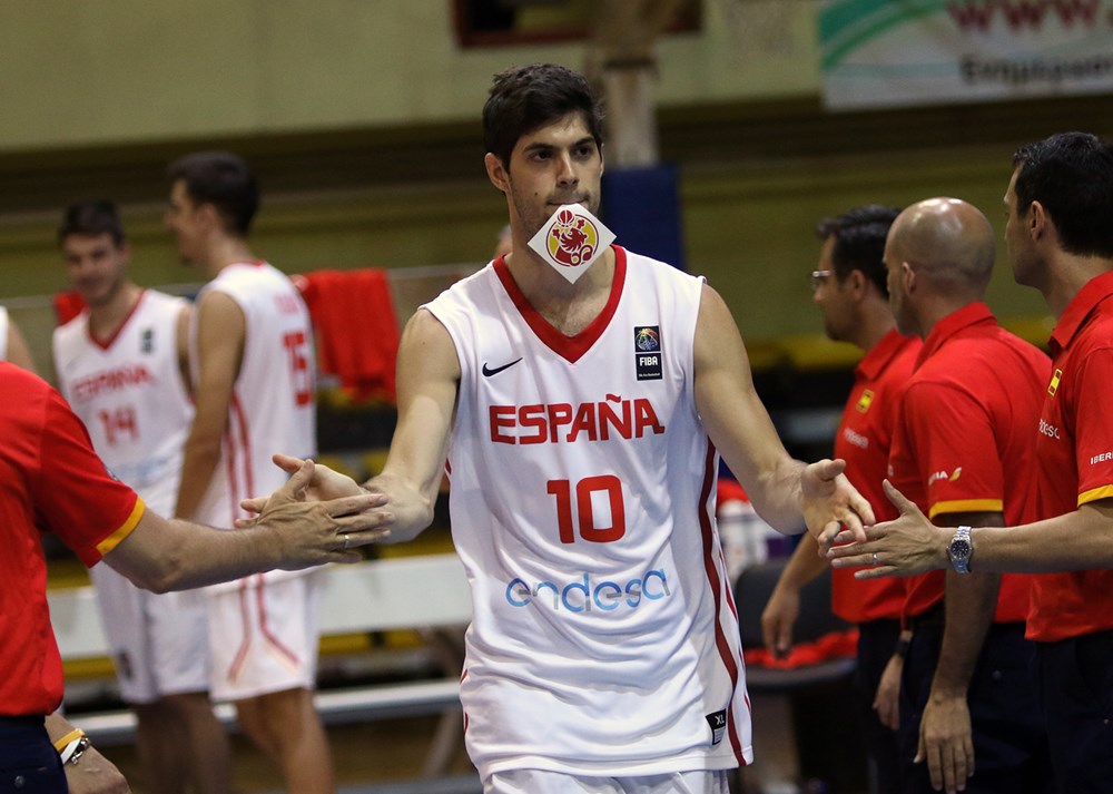Europeo U20M (J3): Santiago Yusta marca el camino ante Serbia (88-87); España, invicta