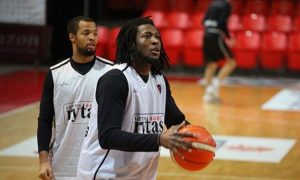 El Betis corta repentinamente a Taylor Brown