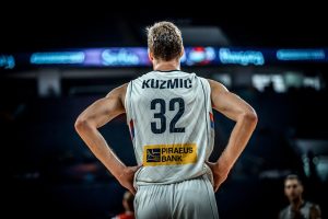 #Eurobasket2017 Ognjen Kuzmic domina la zona y Serbia frustra el sueño de Hungría