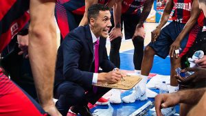 El Baskonia se hunde ante el Valencia y Prigioni dimite como entrenador (63-80)