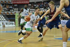 Melilla, líder en solitario; Palencia se hunde en la tabla; Ourense-Coruña, suspendido