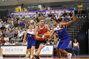 Granada ya lidera; Plasencia y Real Murcia debutan con triunfo; Outerbridge, MVP