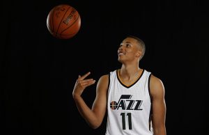 Una luxación de hombro amenaza la temporada de Dante Exum en Utah