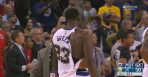 Pelea y remontada en el Oracle; los Knicks se estrenan y Harden, triple-doble