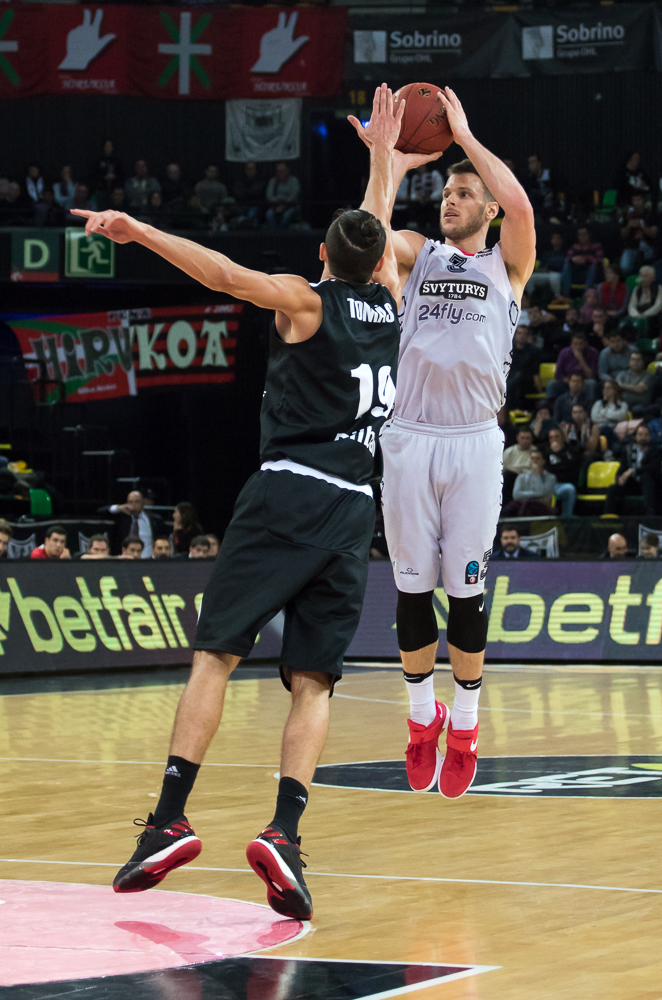 El hiperactivo Chris Kramer da la victoria al Lietuvos Rytas en Miribilla (79-96)