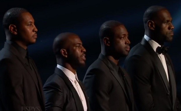 Himnos, banderas y circos