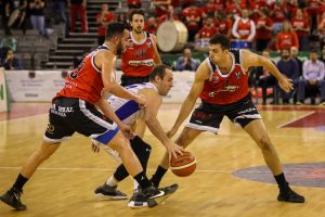 Granada y Albacete aprovechan el pinchazo de Alicante; Ávila, al alza