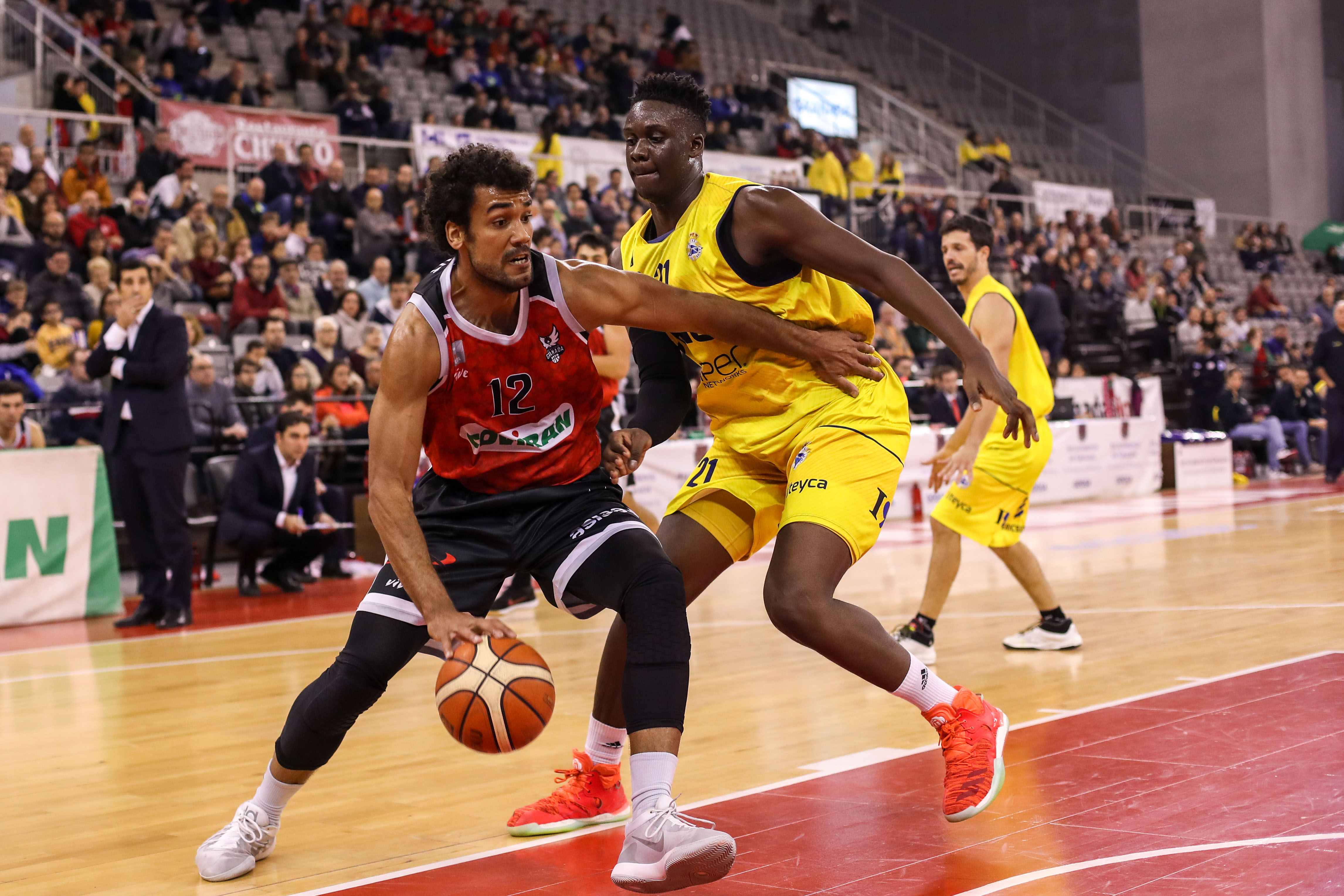 Granada y Alicante lideran la LEB Plata más apretada de los últimos años