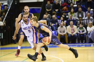 Andriuskevicius y Agada dejan líder a CB Prat; remontada de Oviedo ante Melilla