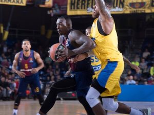El Barça homenajea a Navarro con un festín triplista y amplía su racha ante Maccabi