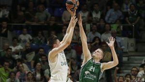 Unicaja primero desesperó, luego remontó y al final cayó ante Zalgiris (83-85)