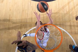 Vuelven los fantasmas al Palau con la victoria de Anadolu Efes (85-89)