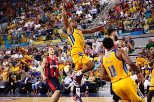 Eulis Báez: la historia de amor de un dominicano, un equipo de baloncesto y una isla