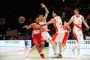 El Baskonia roza la remontada del año pero un bipolar Milán reacciona a tiempo (92-85)