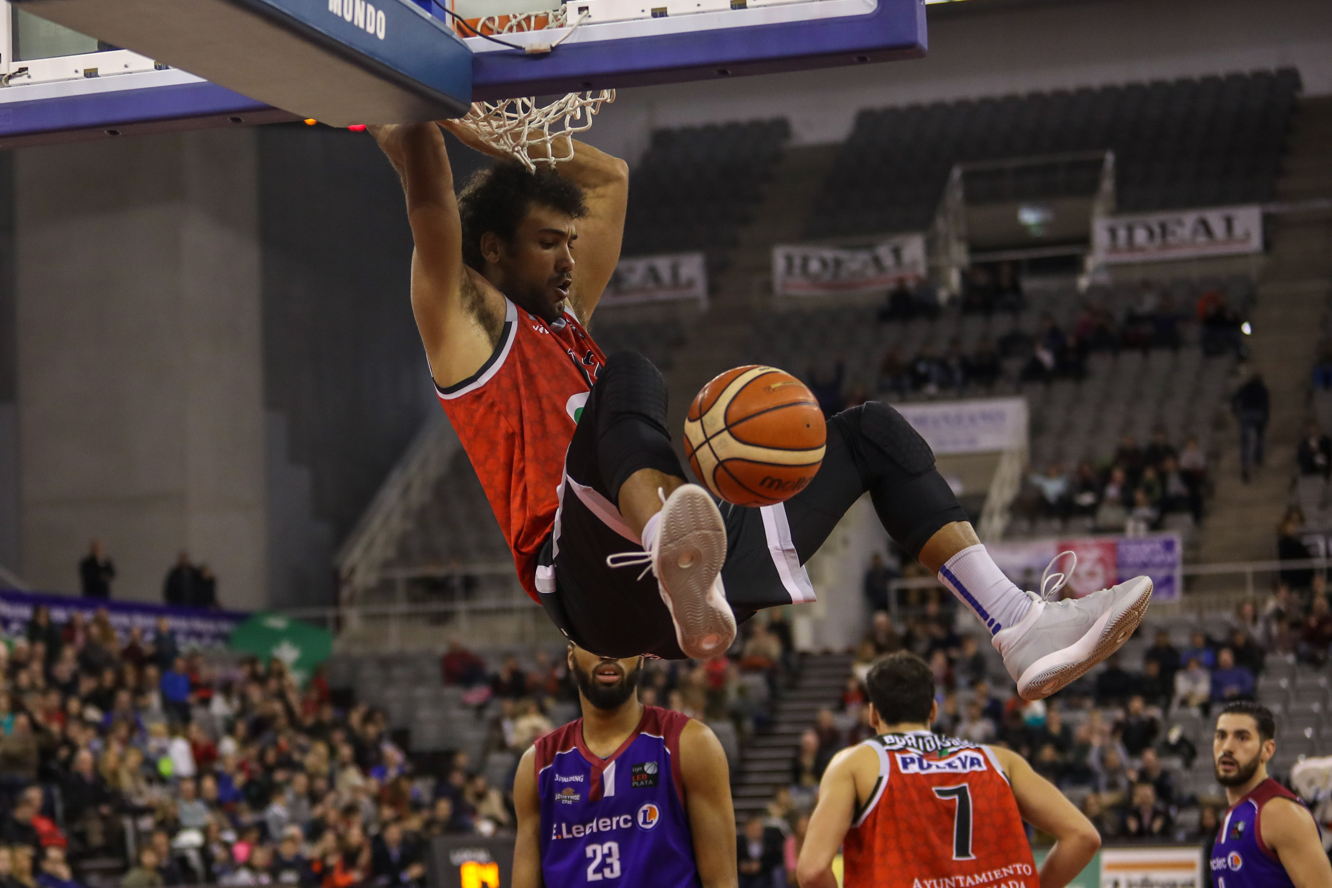 Granada y Hospitalet se reafirman en cabeza; Zamora se estrena; Devin Wright, MVP