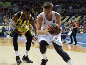 El Real Madrid consigue romper la maldición 7 años después (77-79)