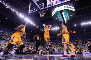 El Herbalife de Eriksson y Seeley deja los deberes para el final (97-84)