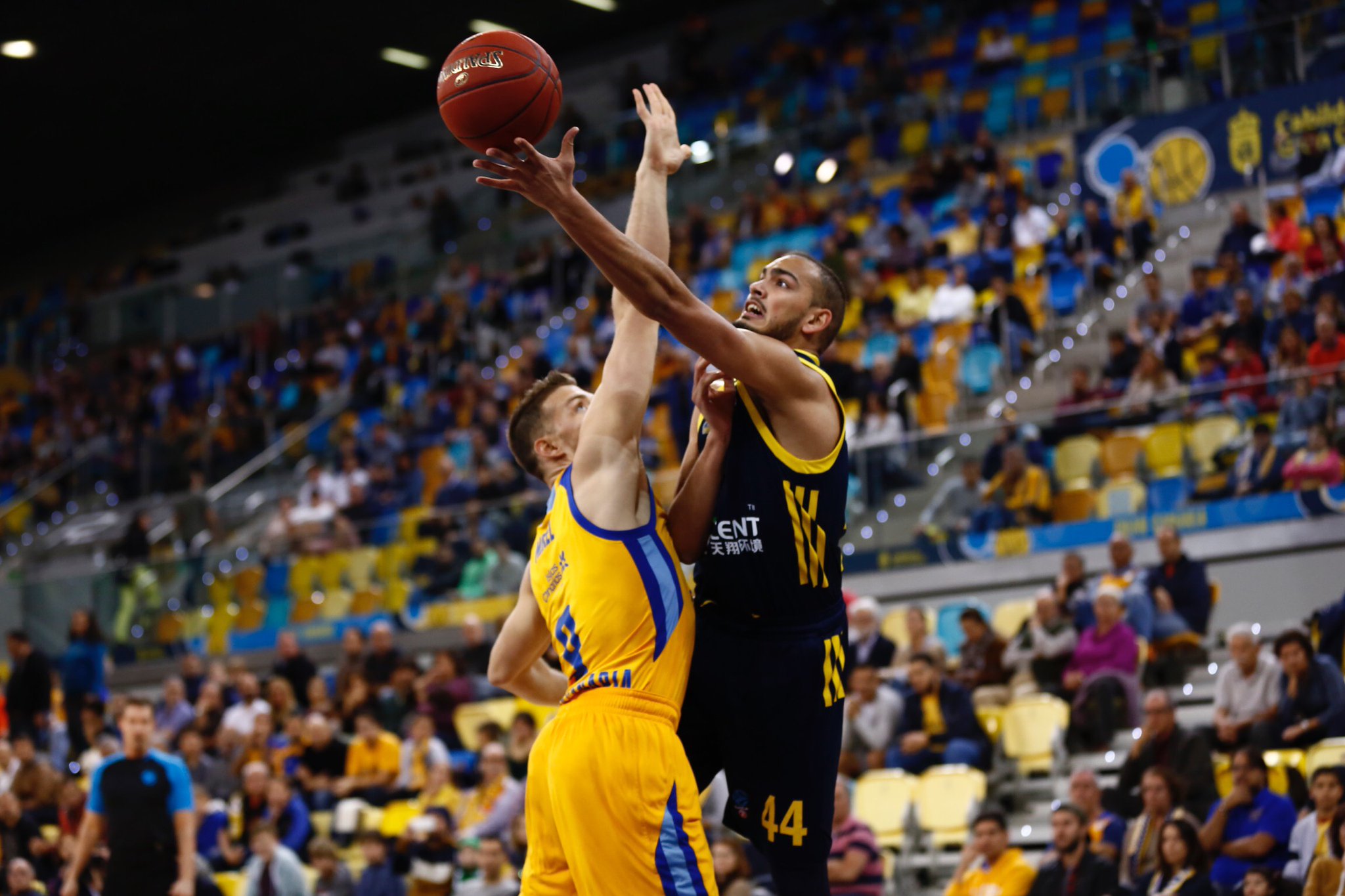 La defensa del ALBA de Aíto hace renacer al Gran Canaria en el Top 16 (100-81)