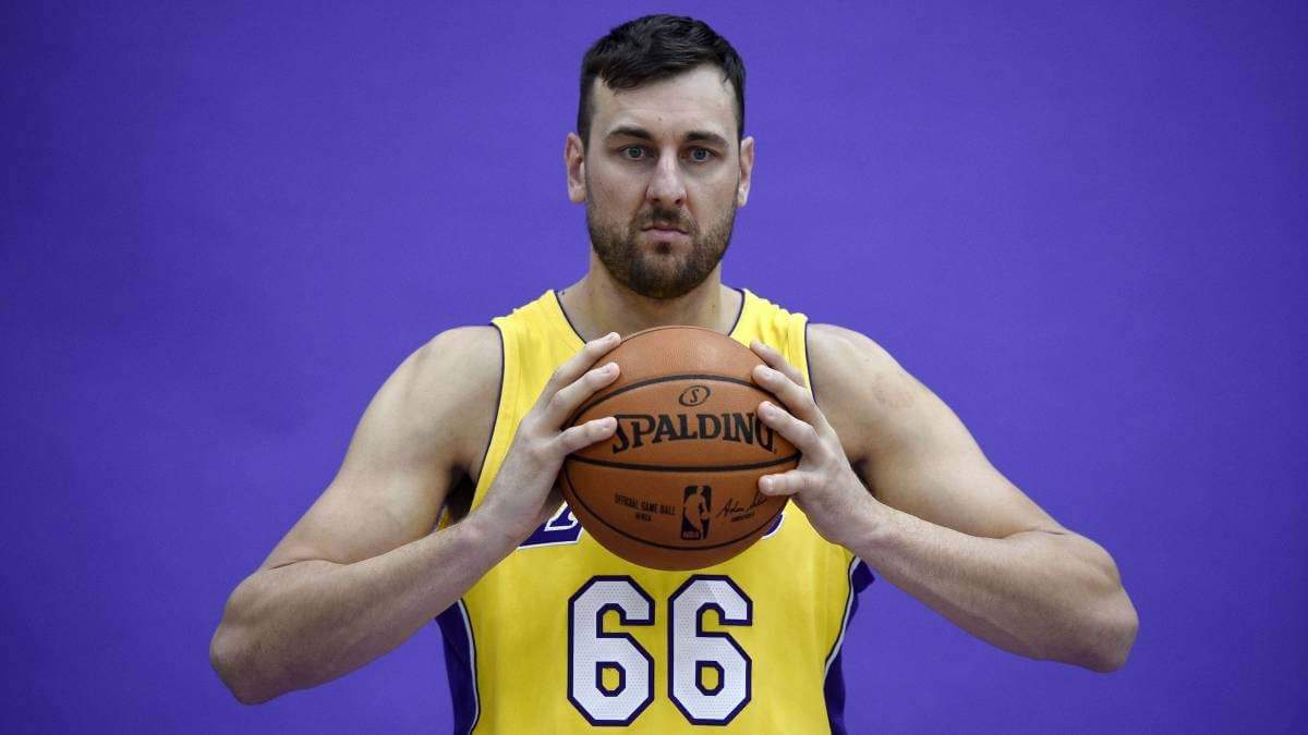 Los Lakers cortan a Andrew Bogut