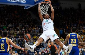 Edy Tavares y un parcial de 0-16 sentencian el partido ante Khimki (78-95)