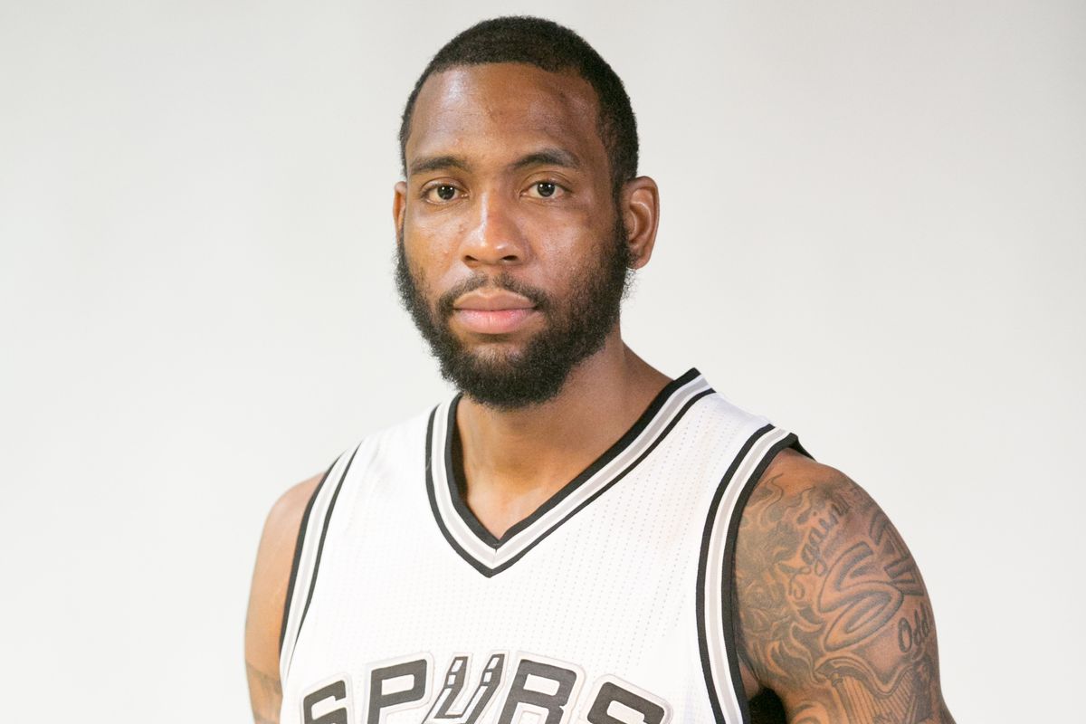 Fallece Rasual Butler en un accidente de coche